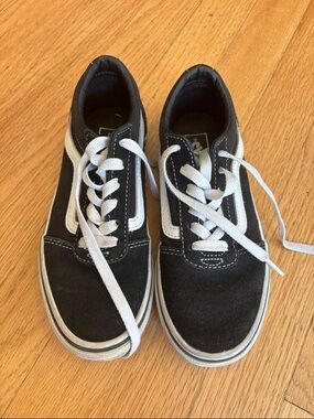Vans Classic Black & White Skate Sneakers size 2.0 little kids
